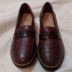 Clarks Maroon Croc-Patterned Loafers